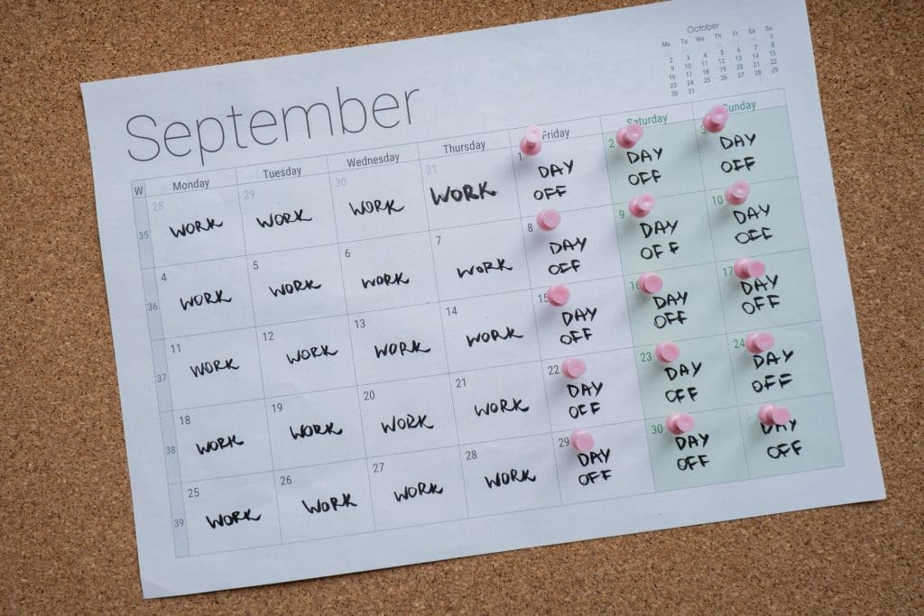 A calendar depicting a four day work week.