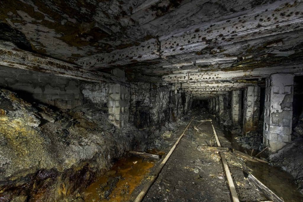 A photo of an abandoned coal mine, which could be used to store heat energy.